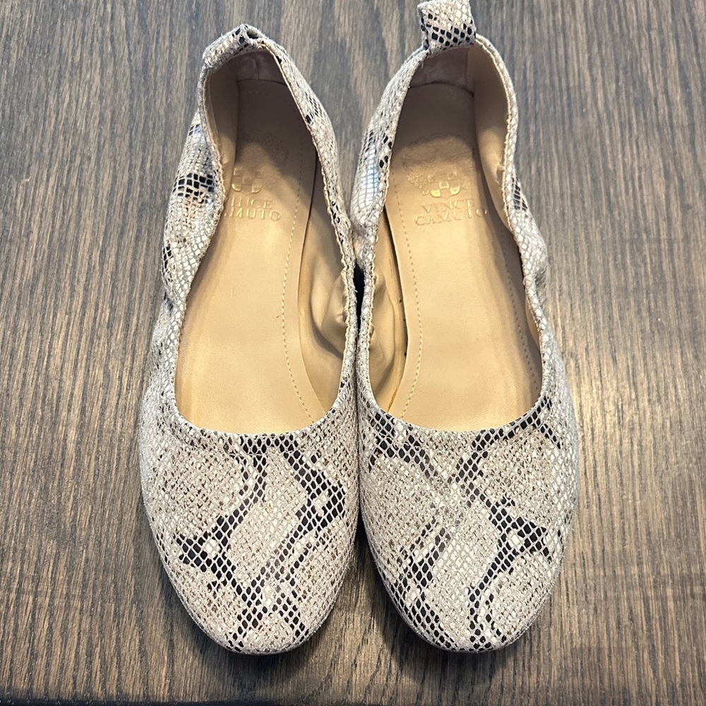 Vince Camuto flats size 11